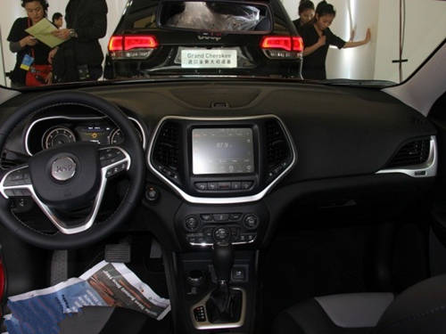 Jeep2014款自由光内饰.jpg
