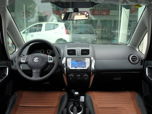 铃木天语SX4  2013款内饰.jpg