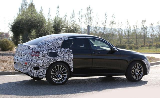 glc450奔驰2021款,2021款奔驰glc260 奔驰全新glc450 coupe谍照首曝 搭3.0t v6