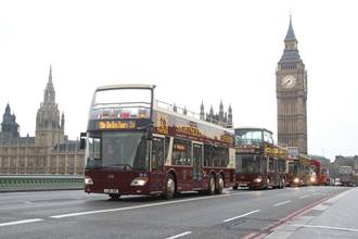 2012-双层敞篷观光客车首次驶上了伦敦街头-_副本