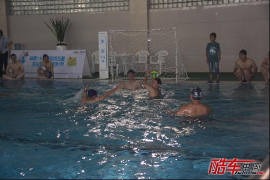雪佛兰金领结彰显贴心服务 游泳比赛郑州开幕
